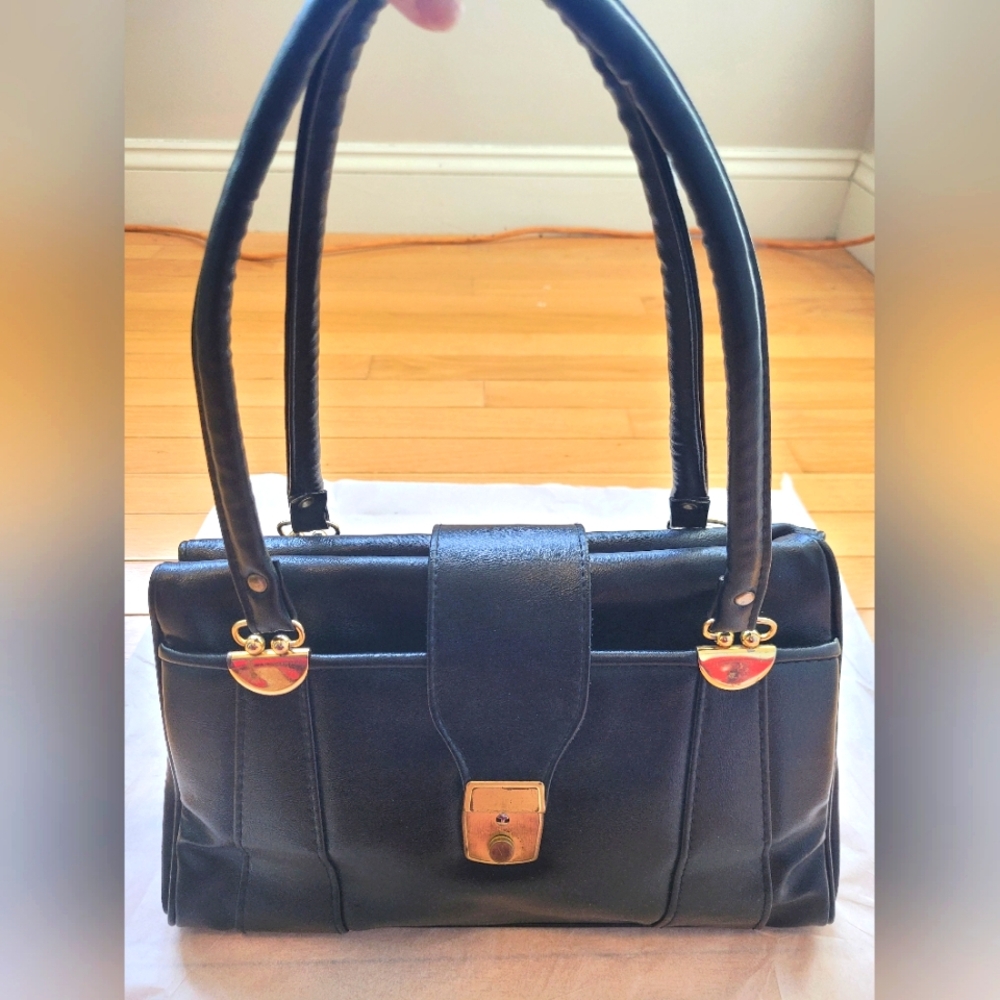 Vintage Bag With Great Inside Storage‎